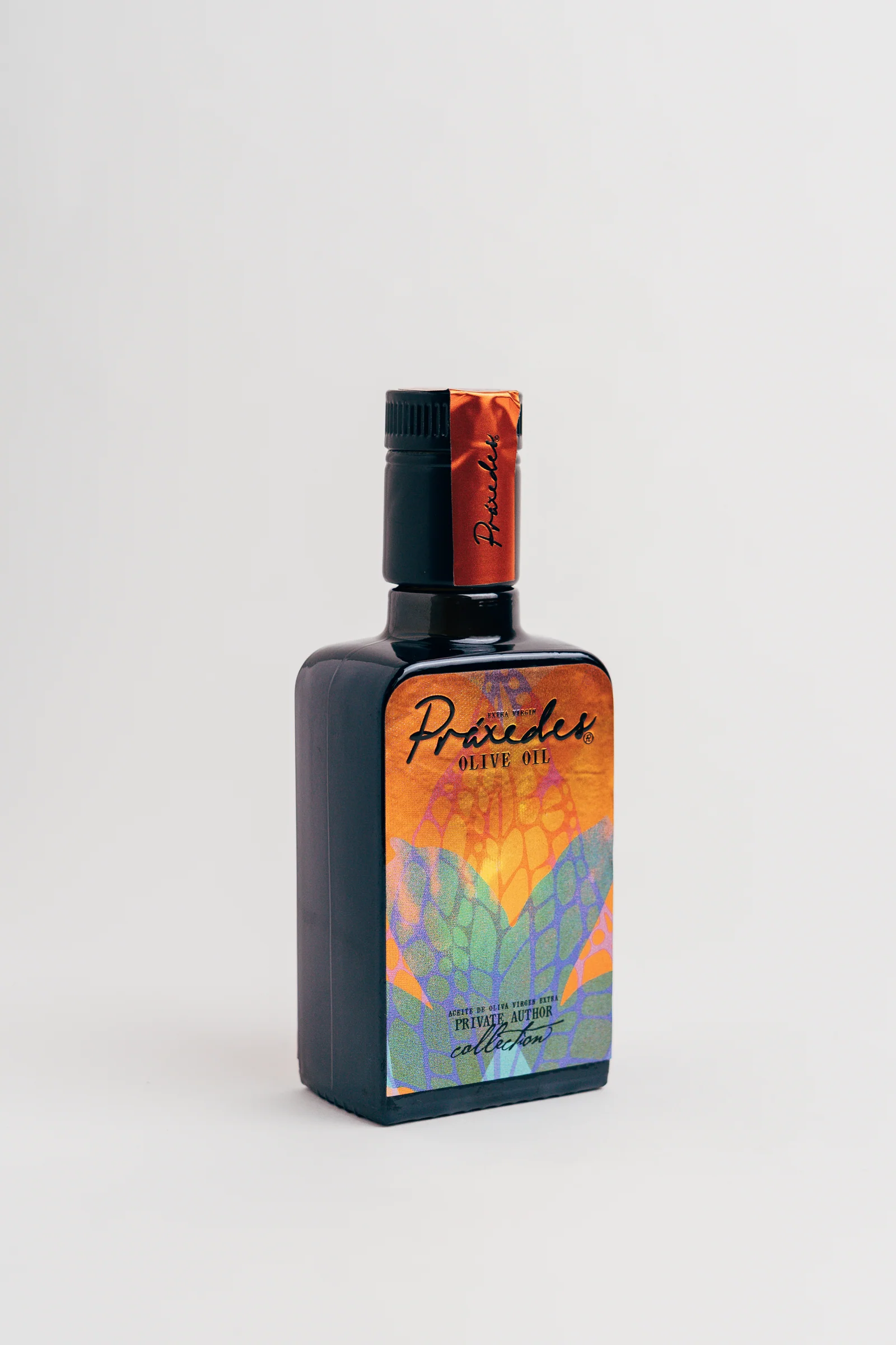Praxedes Private Author Collection — botella premium de vidrio oscuro con etiqueta artística
